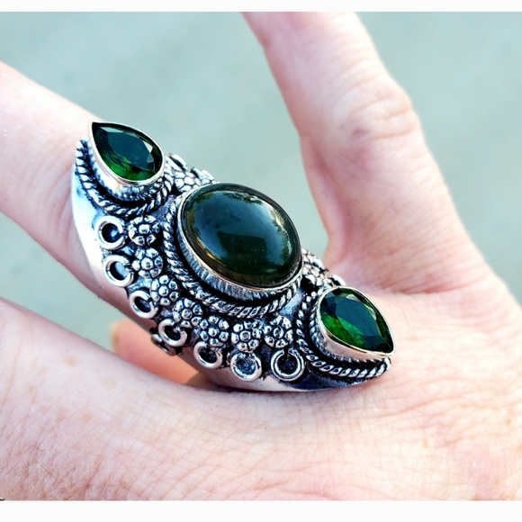 New Green Moss Agate and Peridot Silver Statement Ring. - Picture 10 of 16